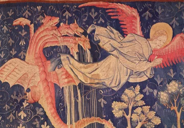 Der Drache verfolgt die Frau, Detail des Drachen, der Wasser spuckt, aus dem Apokalypse-Wandteppich von Angers, 1373-87
